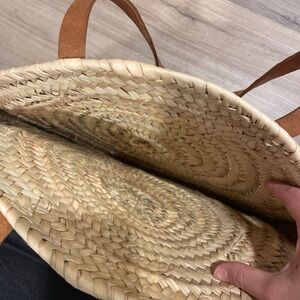 Like new Round woven raffia tote